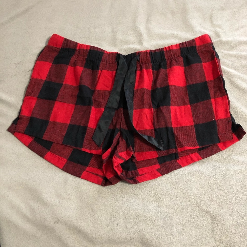 old navy red and black plaid shorts